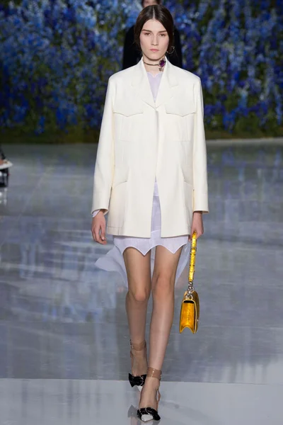 Look 11